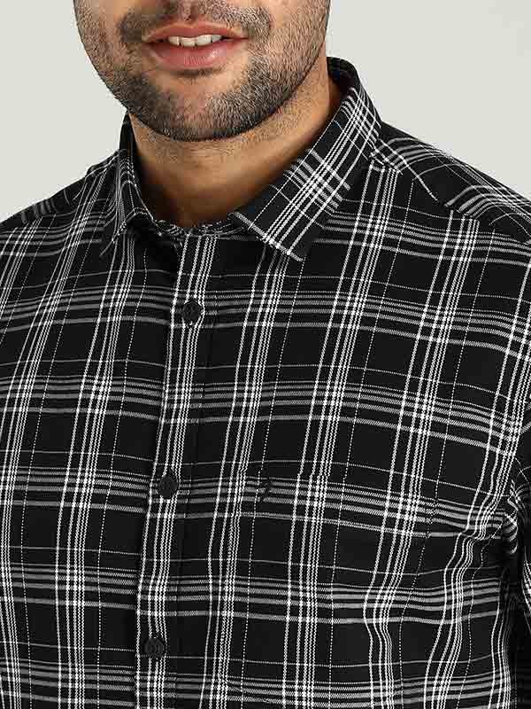 Indian Terrain Men's Regular Fit Half Sleeve Checkered Black Shirt